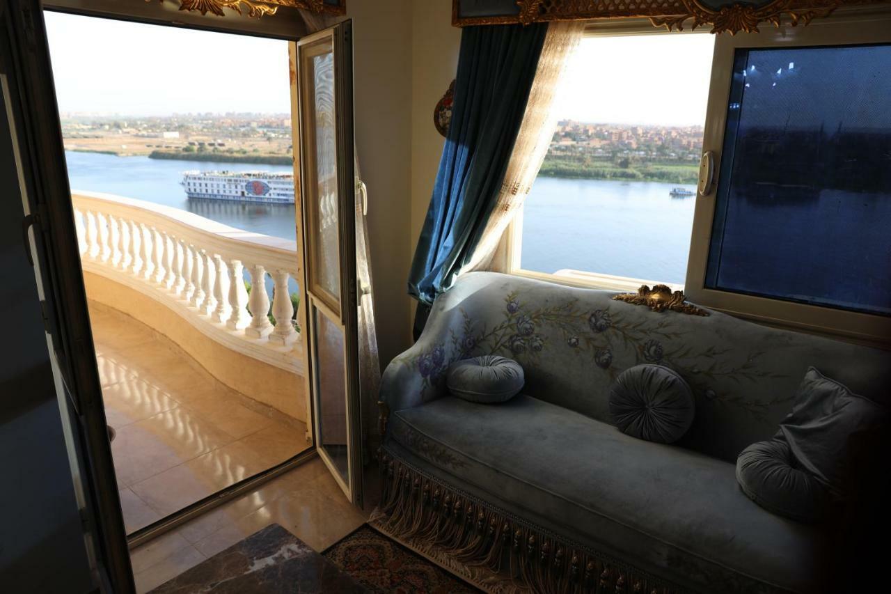Maadi, Direct Nile River View From All Rooms 开罗 外观 照片