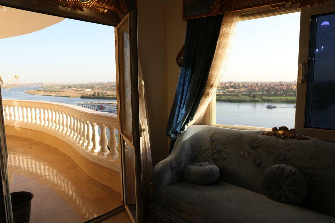 Maadi, Direct Nile River View From All Rooms 开罗 外观 照片