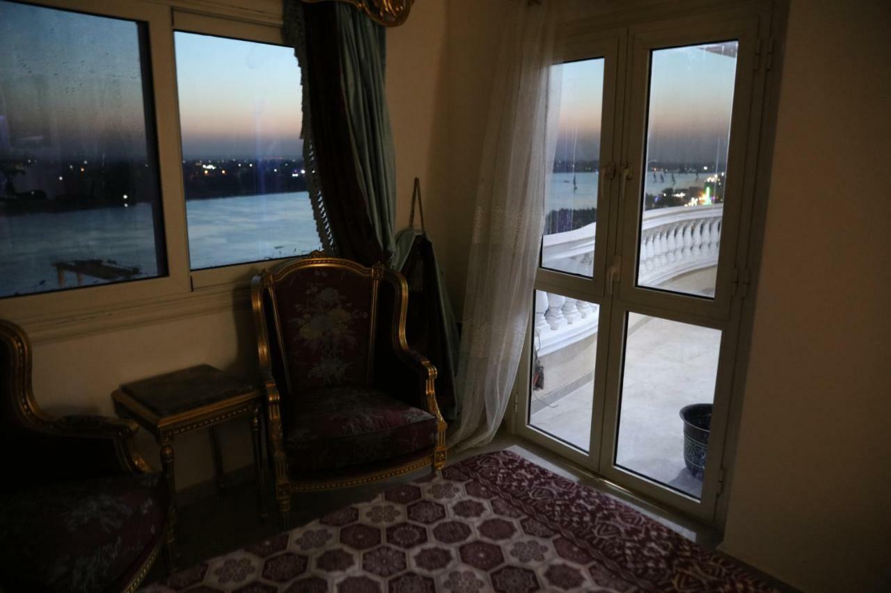 Maadi, Direct Nile River View From All Rooms 开罗 外观 照片