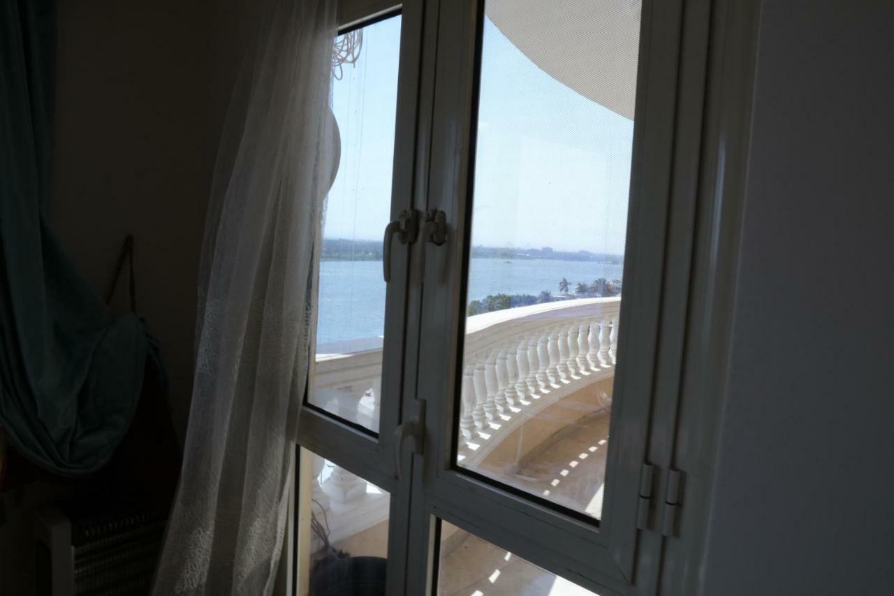 Maadi, Direct Nile River View From All Rooms 开罗 外观 照片