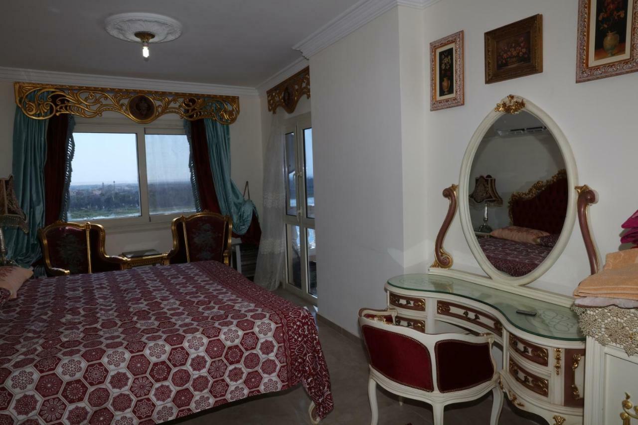 Maadi, Direct Nile River View From All Rooms 开罗 外观 照片